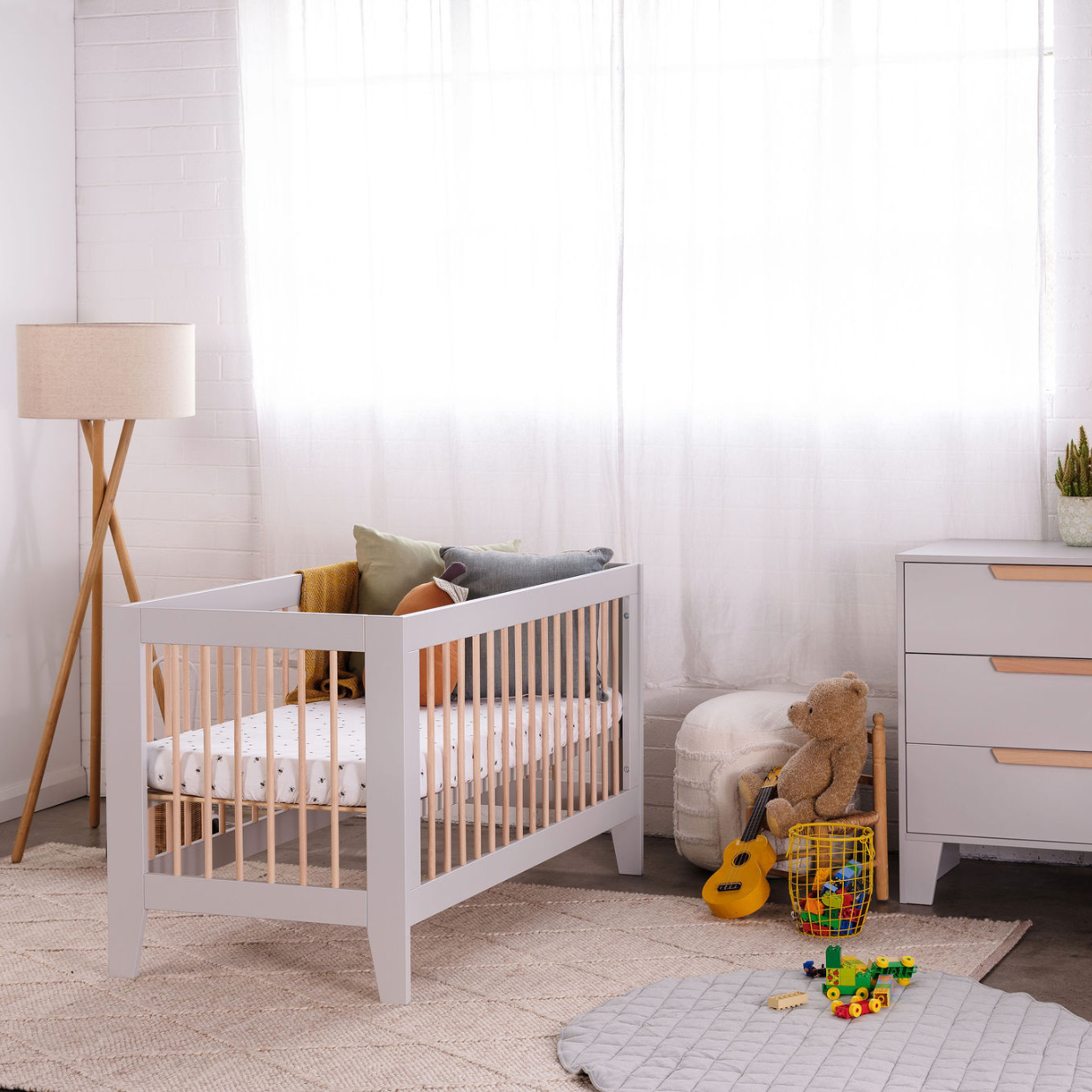 Hague Cot & Chest Nursery Package - White/Natural